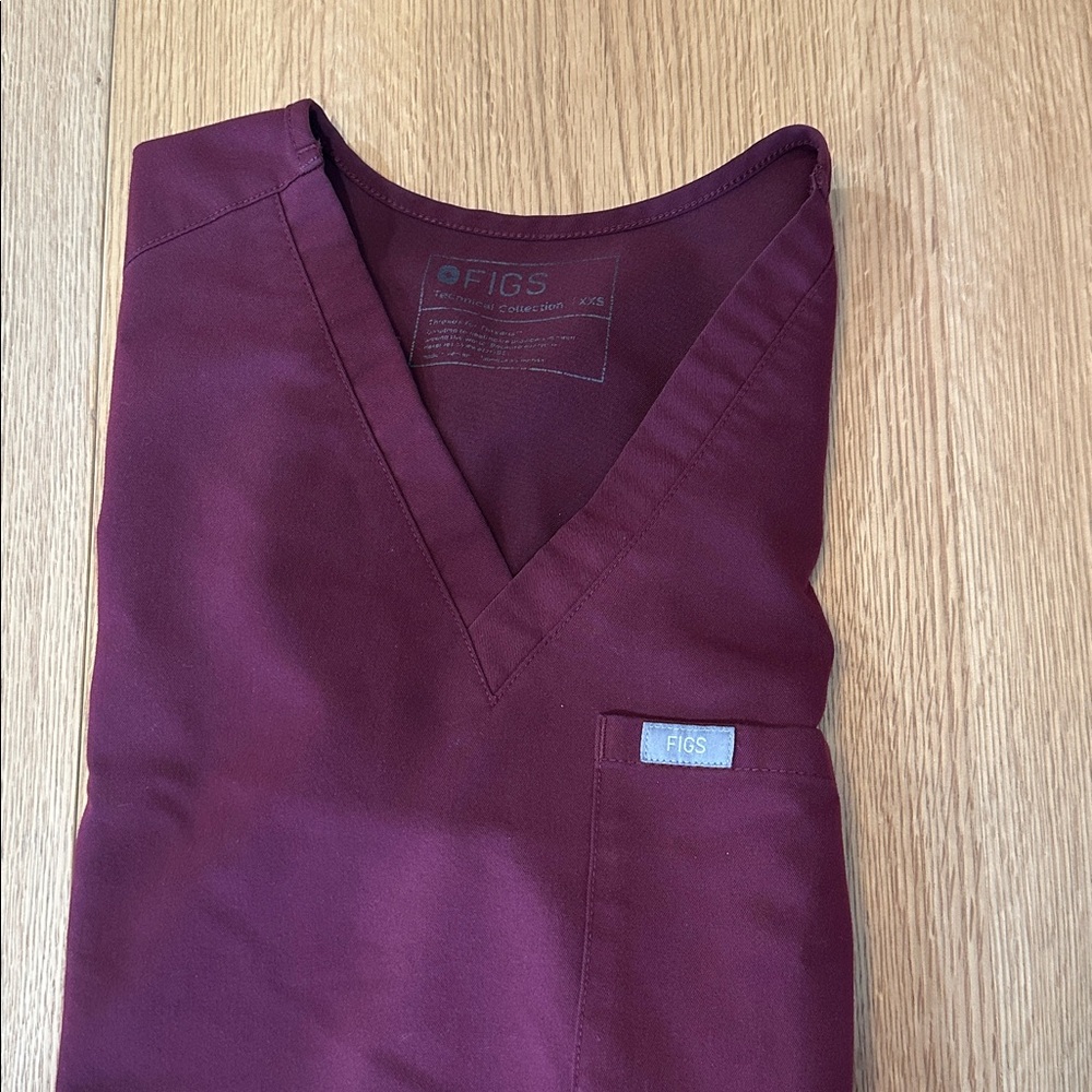 Figs Maroon Scrub Set - Picture 6 of 9